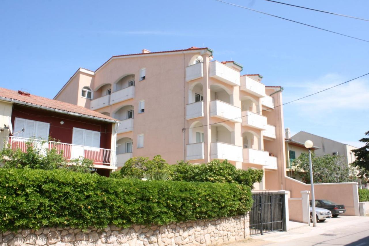 Apartments And Rooms By The Sea Pag - 6311 Паг Екстериор снимка